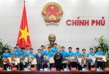 Thủ tướng trao huân chương Lao động hạng nhất cho U23 VN