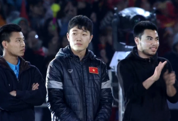 U23 Việt Nam hạnh phúc giao lưu với hàng ngàn NHM