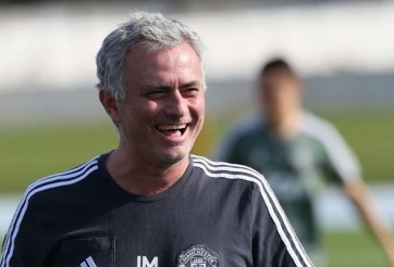 Hài lòng hàng công, HLV Mourinho chi tiền mua trung vệ