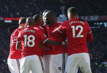 Lukaku tỏa sáng, MU ngược dòng hạ Chelsea