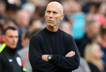 HLV thứ 3 tại Ngoại hạng Anh mất việc