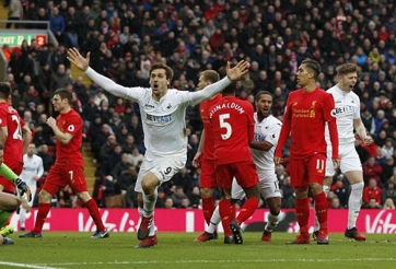 Chơi áp đảo, Liverpool vẫn thua ‘muối mặt’ trước Swansea