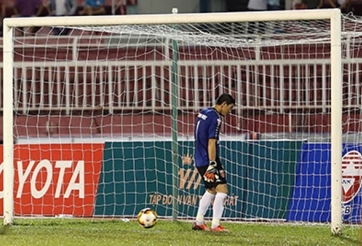 ‘Hành động của thủ môn Long An xứng đáng nhận thẻ vàng’