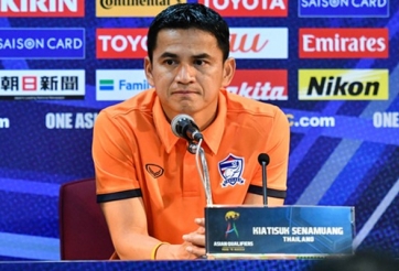 Hé lộ mức lương khủng của HLV Kiatisak