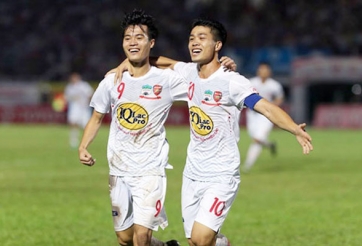 Điểm tin bóng đá tối 3/4: Văn Toàn được bảo vệ đặc biệt