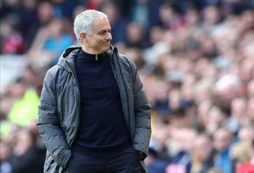 HLV Jose Mourinho hé lộ đội hình ra sân trước Everton