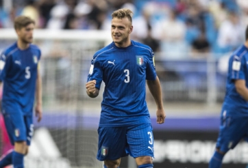 Chỉ với 10 người hạ Zambia, Italia vào bán kết World Cup