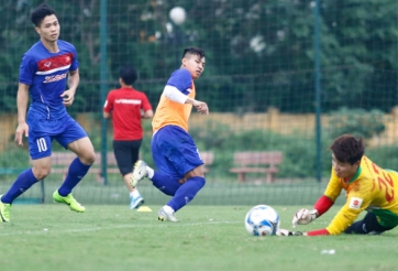 U22 VN tập đối kháng, Công Phượng khó nhọc ghi bàn