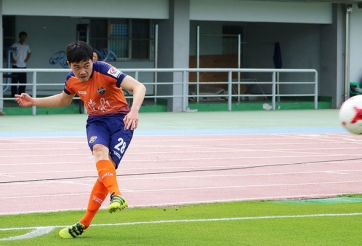 HLV Gangwon thẳng thắn nói về việc rút Xuân Trường khỏi sân