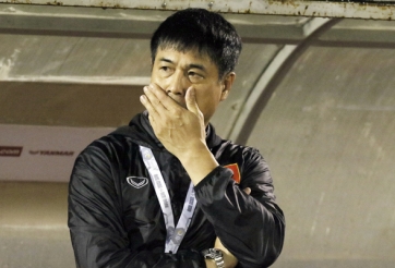 HLV Hữu Thắng cầu trời trước trận đấu U22 Macau