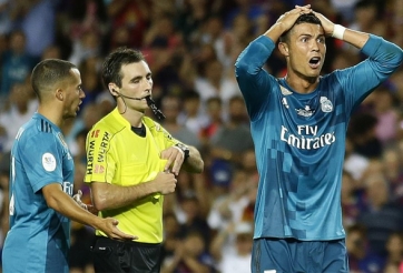 Phản ứng mạnh mẽ về chiếc thẻ đỏ của Ronaldo