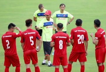 ĐT Việt Nam đón cùng lúc 3 ‘hung tin’