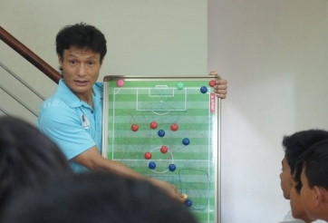 Nói tiếng Việt, trợ lý HLV Park chỉ điểm yếu cầu thủ Việt