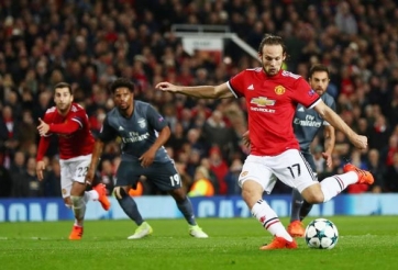 HLV Mourinho thất vọng, giải thích việc Blind đá penalty