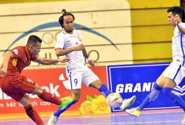 Sau đòn choáng váng, HLV Malaysia nói ‘xã giao’ với Việt Nam