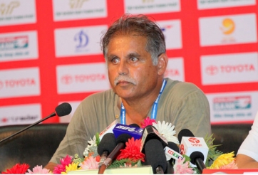 Đột ngột bị CV9 sa thải, HLV Alain Fiard đáp trả ngắn gọn