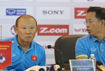 Bị hỏi khó về CP và XT, HLV Park Hang Seo trả lời khéo léo