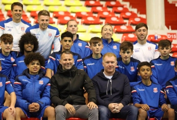 Tin HOT trưa 23/11: Scholes hài hước trước khi rời Việt Nam