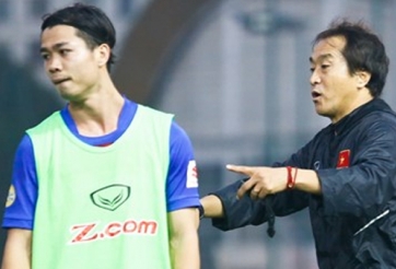 U23 Việt Nam tập đối kháng, Công Phượng liên tục bị nhắc nhở