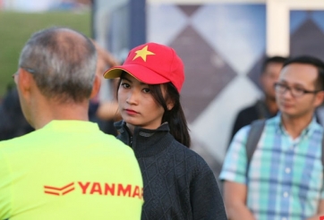 Thầy Park nhờ hotgirl Thái Lan ‘thưởng nóng’ cho U23 Việt Nam