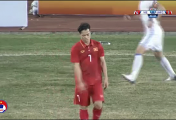 Công Phượng đi bóng cực tốt và cú dứt điểm hài hước