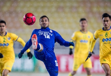 Chơi trên sân tuyết, Thanh Hóa thua đậm đội bóng Hàn Quốc