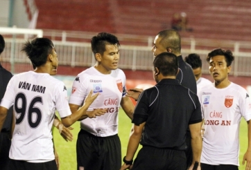 Trọng tài Thư lên tiếng về chuyện các cầu thủ Long An xin giảm án