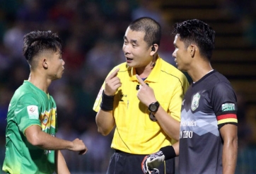 Trọng tài thư lại có 'phốt' trận Cần Thơ vs Hà Nội