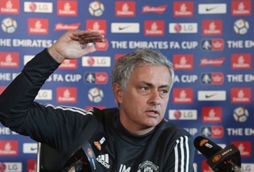 MU chính thức giữ chân trụ cột, Mourinho sắp bị lật đổ