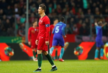 Ronaldo tịt ngòi, Bồ Đào Nha thất bại đậm đà