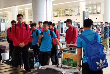 ĐT Việt Nam về nước, gấp rút rời Nội Bài