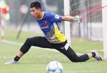 Tuấn Mạnh không ngại cạnh tranh suất dự AFF Cup với Văn Lâm