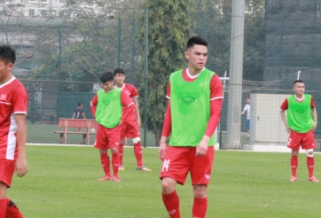 HLV Park Hang Seo dắt thú cưng xem U19 Việt Nam luyện công