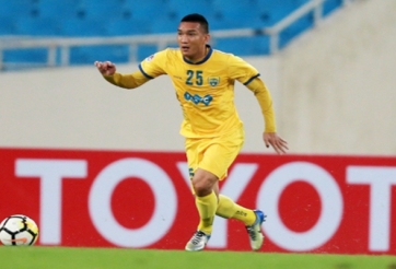 LĐBĐ châu Á vinh danh tiền vệ Việt Nam