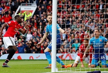 M.U thắng kịch tính, HLV Wenger ngậm ngùi rời Old Trafford