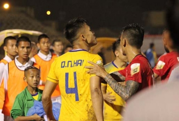 Tuyển thủ Việt Nam đòi 'ăn thua' với đàn anh ngay trên sân