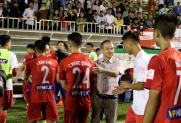 Bầu Đức phản ứng bất ngờ ở trận HAGL 2-2 Hà Nội