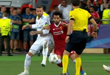 Salah chấn thương bởi Ramos: Trách ai bây giờ