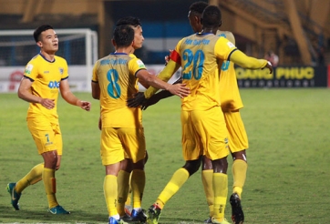 Tiến Dũng bắt chính, Thanh Hóa thắng cách biệt Bình Dương