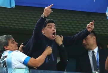 FIFA đáp trả Maradona vì hạ thấp trọng tài World Cup