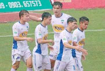 Văn Toàn 'nổ súng', HAGL thắng cách biệt Cần Thơ