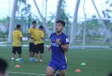 U23 Việt Nam luyện thể lực: Văn Thanh 'vô đối', Công Phượng nghỉ sớm