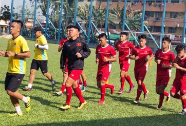 U16 Việt Nam ‘đạp cỏ’ buổi đầu, sẵn sàng tranh vé dự World Cup