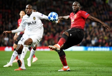 Mất điểm tại C1, MU còn bị phạt vì đến sân muộn