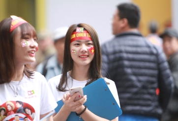 Hot girl khoe sắc lung linh trước đại chiến Việt Nam gặp Campuchia