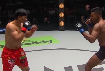 VIDEO: Đại chiến Eduard Folyang và Amir Khan