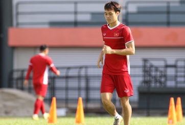 ĐT Việt Nam đạp cỏ tại Malaysia, hai cầu thủ tập riêng