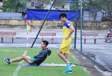 Thanh Hậu chưa bình phục trong buổi tập của U22 Việt Nam