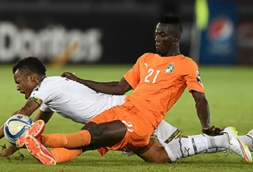 Hậu vệ MU chấn thương nặng, suýt nuốt lưỡi