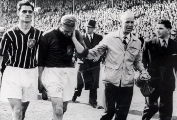 Thi đấu với cái cổ gãy, chuyện phi thường của Huyền thoại Man City